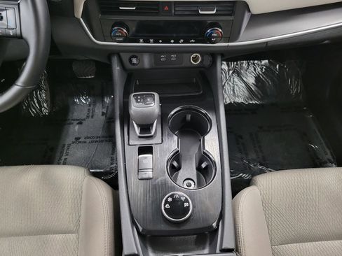 Used 2025 Nissan Rogue SV image 17