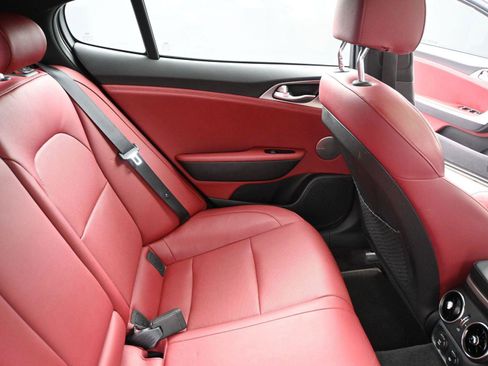 Used 2019 Kia Stinger GT1 image 22