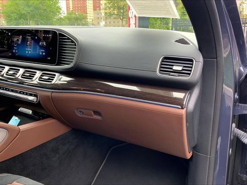 Used 2024 Mercedes-Benz GLS 63 AMG 4MATIC image 18