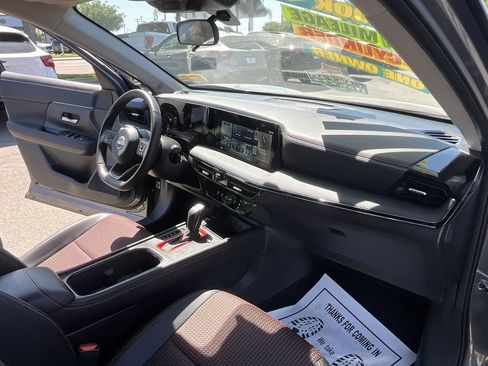 Used 2025 Nissan Kicks SR FWD image 25