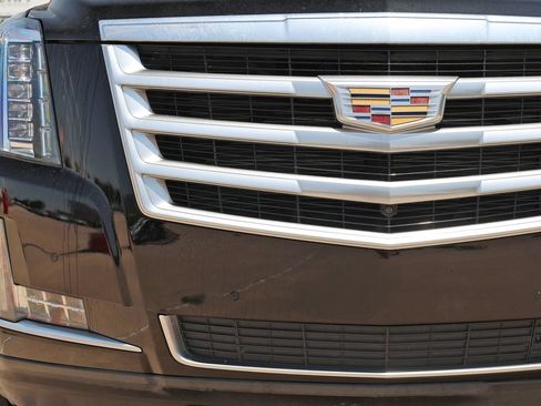 Used 2016 Cadillac Escalade ESV Luxury RWD image 11