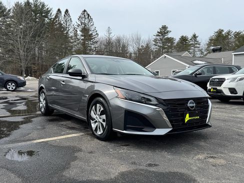 Used 2024 Nissan Altima 2.5 S image 6