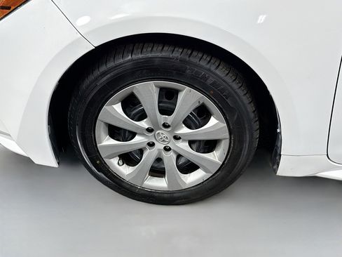 Used 2022 Toyota Corolla LE image 37