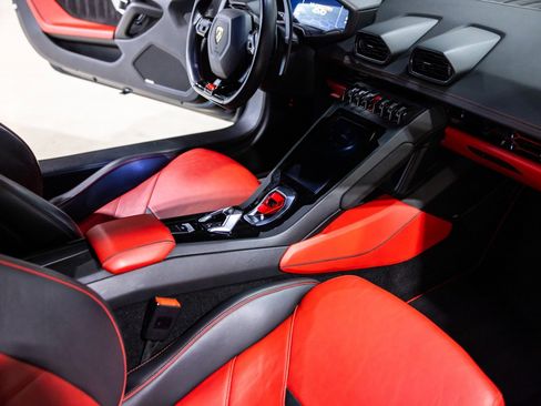 Used 2021 Lamborghini Huracan EVO RWD image 33