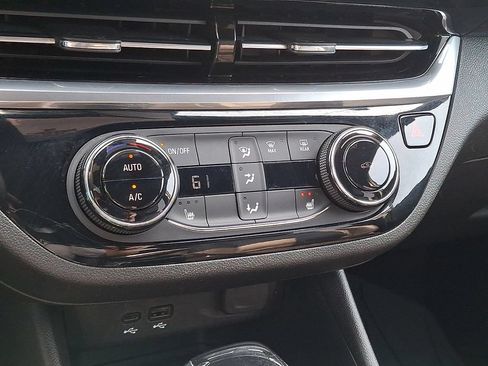 Used 2024 Buick Envista Sport Touring w/ Convenience I Package FWD image 17