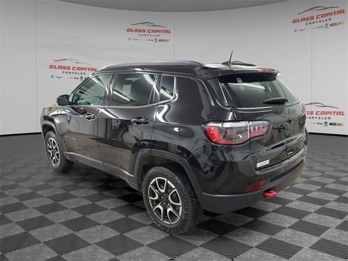 Used 2024 Jeep Compass Trailhawk image 5