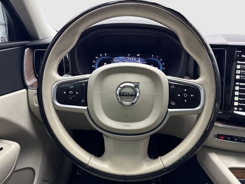 Used 2022 Volvo XC60 B5 Momentum w/ Protection Package Premier image 19
