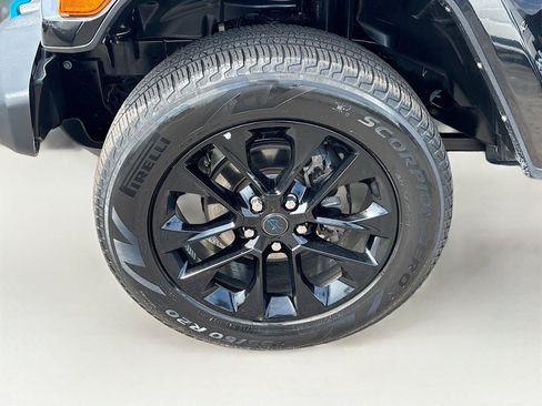 Used 2024 Jeep Wrangler Unlimited Sahara AWD/4WD image 30