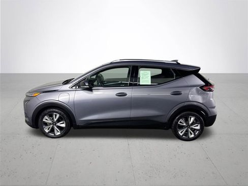 Used 2022 Chevrolet Bolt EUV LT w/ Convenience Package FWD image 9
