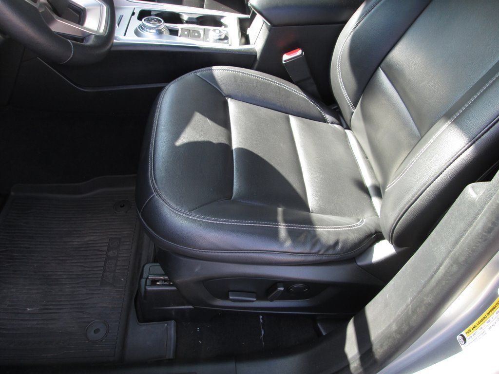 Used 2020 Ford Explorer XLT w/ Equipment Group 202A AWD/4WD image 15