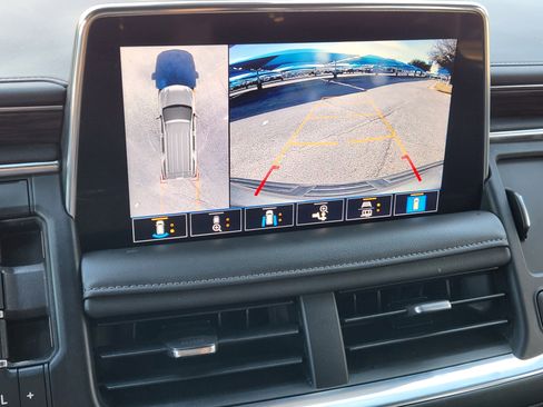 Used 2021 Chevrolet Tahoe LT w/ Luxury Package image 18