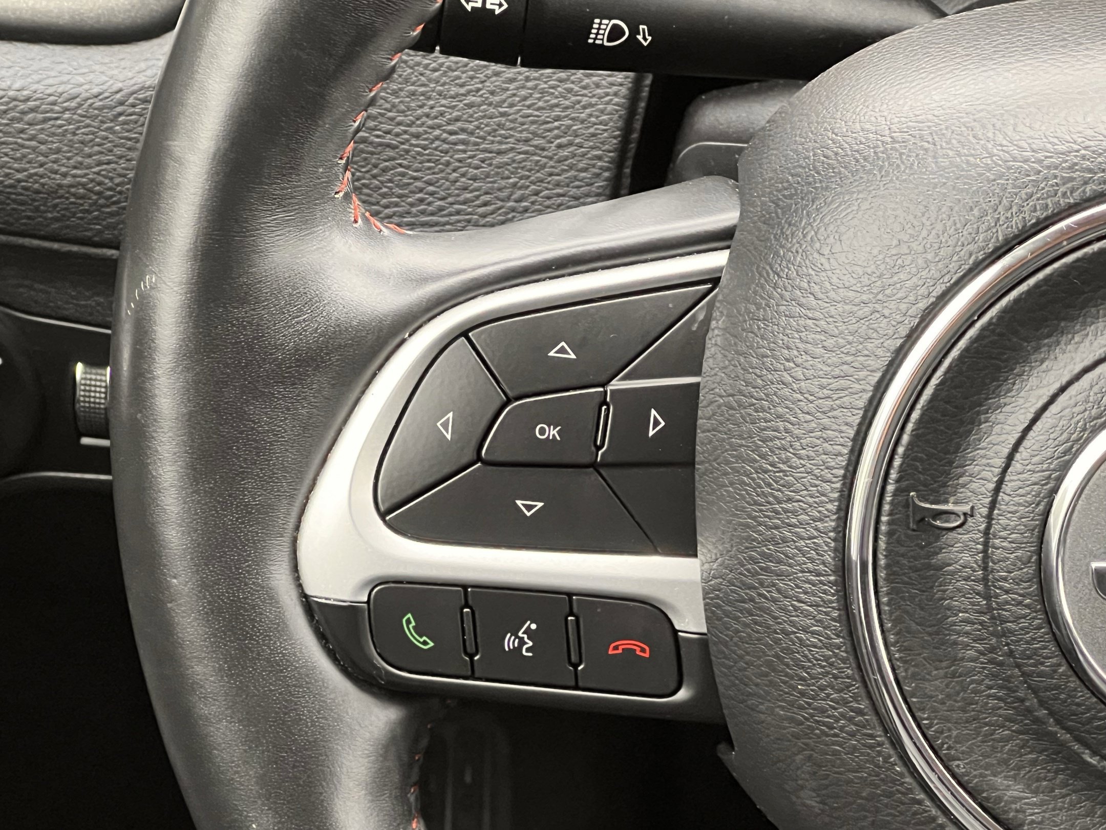 Used 2018 Jeep Compass Trailhawk w/ Leather Interior Group AWD/4WD image 15