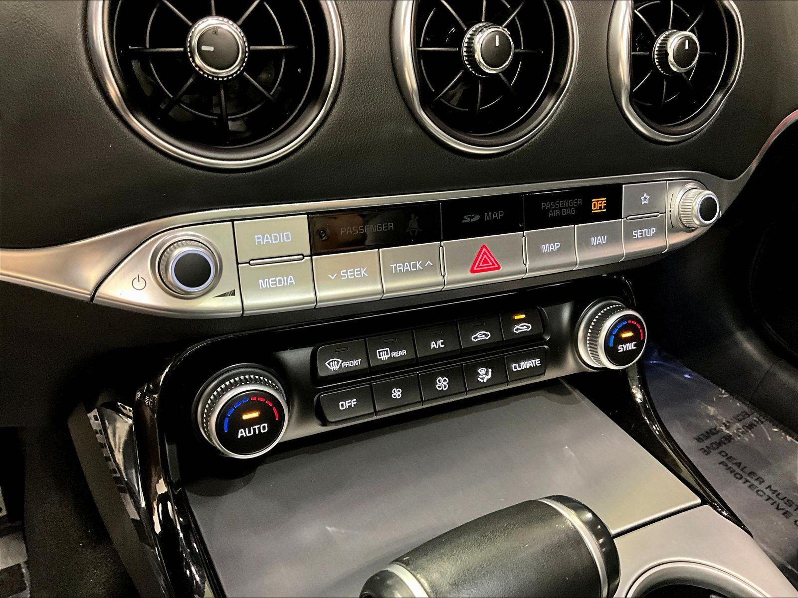Used 2018 Kia Stinger GT1 AWD/4WD image 15