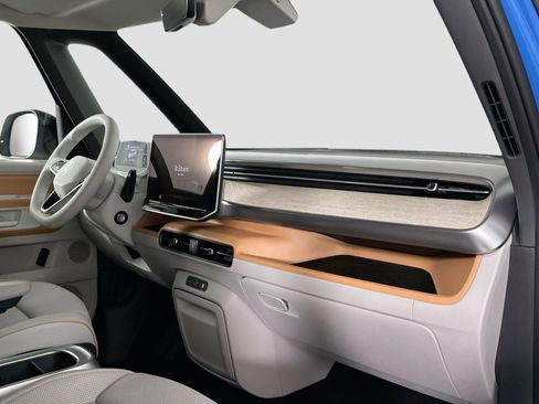 New 2025 Volkswagen ID. Buzz 1st Edition image 28