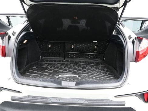 Used 2019 Toyota C-HR XLE image 11