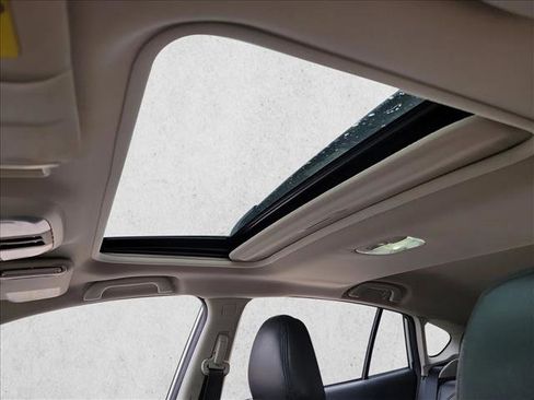 Used 2019 Subaru Crosstrek 2.0i Premium image 14