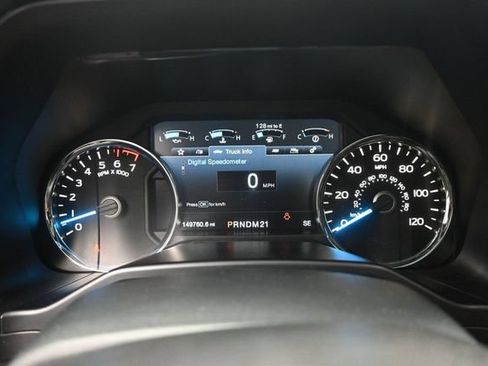 Used 2015 Ford F150 Platinum w/ Equipment Group 701A Luxury AWD/4WD image 29
