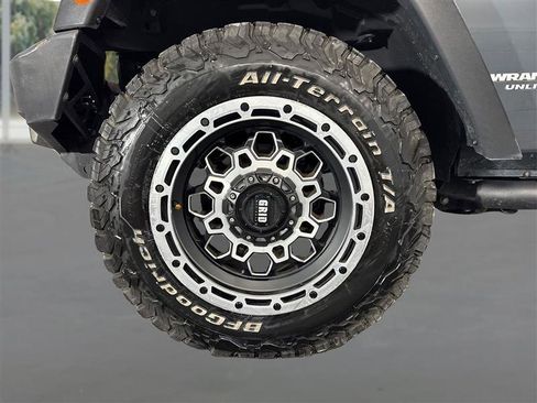 Used 2017 Jeep Wrangler Unlimited Rubicon w/ Max Tow Package image 20