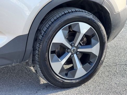 Certified 2023 Volvo XC40 B5 Plus w/ Protection Package Premier image 9