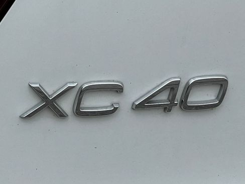 Used 2023 Volvo XC40 Recharge Ultimate AWD/4WD image 12