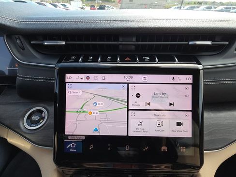 Used 2022 Jeep Grand Cherokee L Limited w/ Black Appearance Package image 21