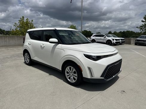 Certified 2023 Kia Soul LX FWD image 4