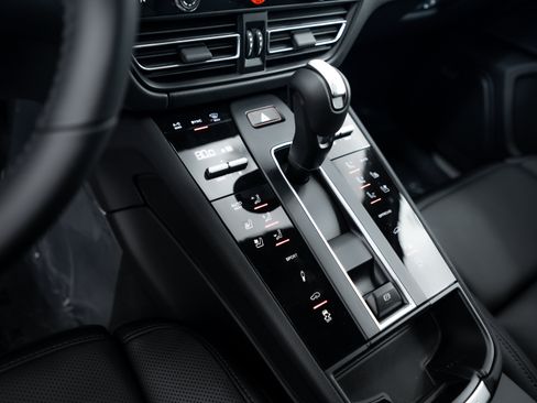Certified 2026 Porsche Macan S AWD/4WD image 13