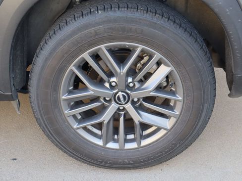 Used 2024 Nissan Rogue S FWD image 27