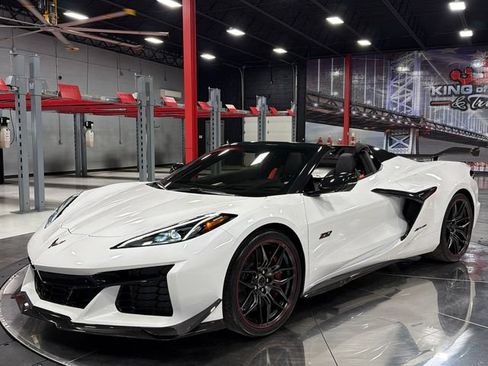Used 2023 Chevrolet Corvette Z06 w/ Z07 Performance Package RWD image 1