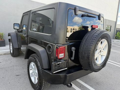 Used 2018 Jeep Wrangler Sport AWD/4WD image 4