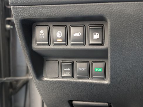 Used 2019 Nissan Rogue SV image 24