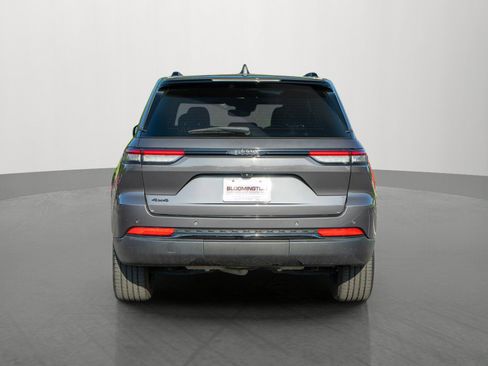 Used 2023 Jeep Grand Cherokee Altitude AWD/4WD image 6