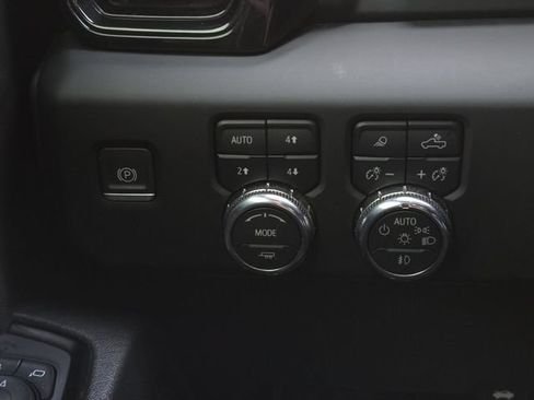 Used 2023 GMC Sierra 1500 AT4 w/ AT4 Premium Package AWD/4WD image 24