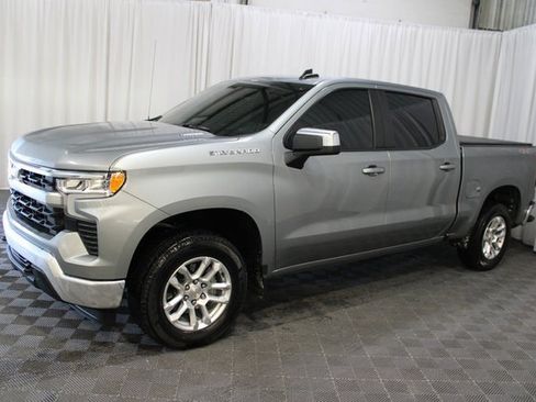 Used 2025 Chevrolet Silverado 1500 LT image 3