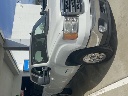 Used 2014 GMC Sierra 3500 SLT image 3