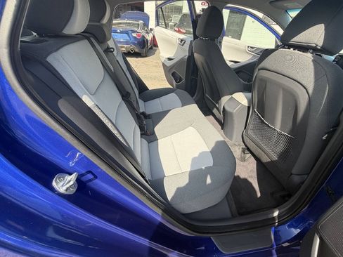 Used 2020 Hyundai Ioniq SE FWD image 33