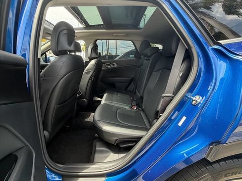 Used 2025 Kia Sportage EX w/ Premium Package FWD image 11