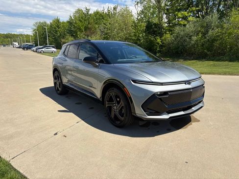 New 2025 Chevrolet Equinox EV RS AWD/4WD image 11