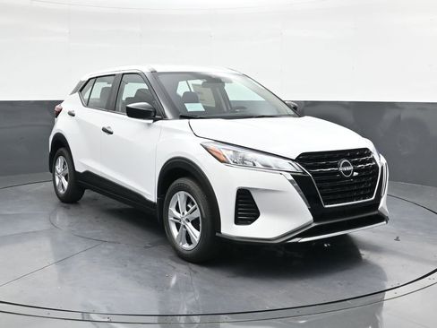 Certified 2025 Nissan Kicks Play S FWD image 2