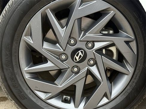 Used 2024 Hyundai Elantra SEL image 8