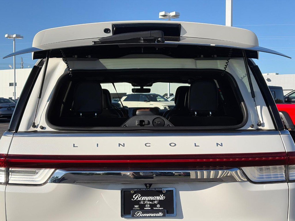 Used 2023 Lincoln Navigator Reserve AWD/4WD image 8