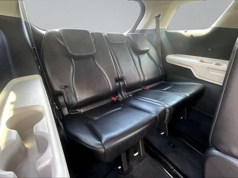 Used 2022 Kia Carnival EX FWD image 25