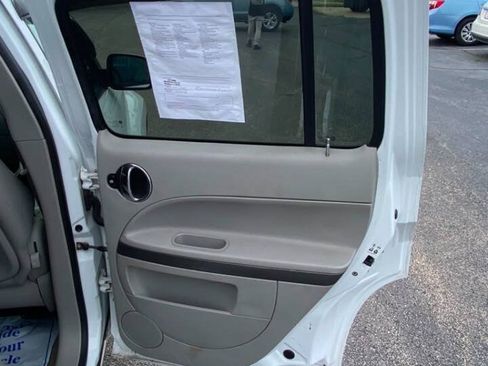 Used 2006 Chevrolet HHR LT w/ Preferred Equipment Group FWD image 7