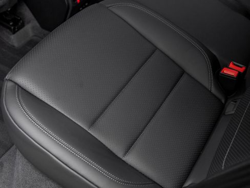 Certified 2025 Porsche Macan Electric image 30