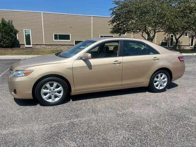 Used 2010 Toyota Camry LE FWD image 3