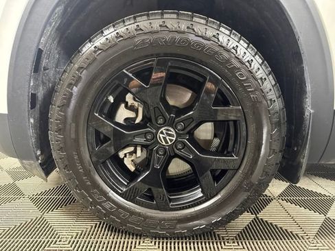 Used 2024 Volkswagen Atlas Peak Edition SE AWD/4WD image 10