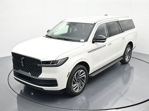 New 2026 Lincoln Navigator L Premier AWD/4WD image 29