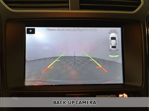 Used 2019 Ford Explorer XLT w/ Equipment Group 202A image 5