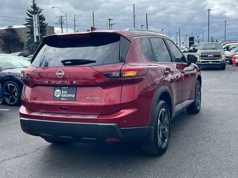 Used 2024 Nissan Rogue SV w/ SV Premium Package AWD/4WD image 5
