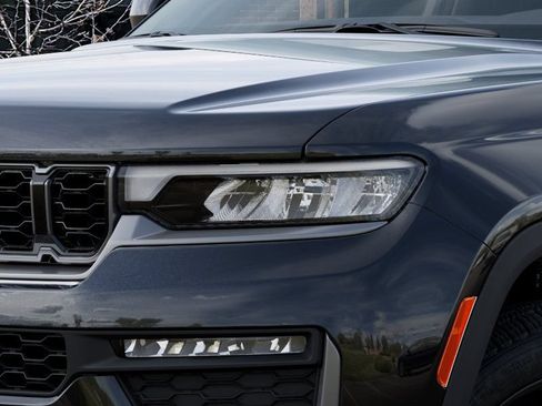 New 2026 Jeep Grand Cherokee Limited w/ Limited Altitude Package AWD/4WD image 10
